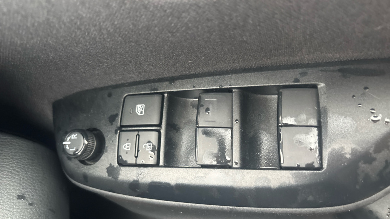 Toyota Yaris 1.5 Hybrid Design 5dr CVT Hybrid Hatchback